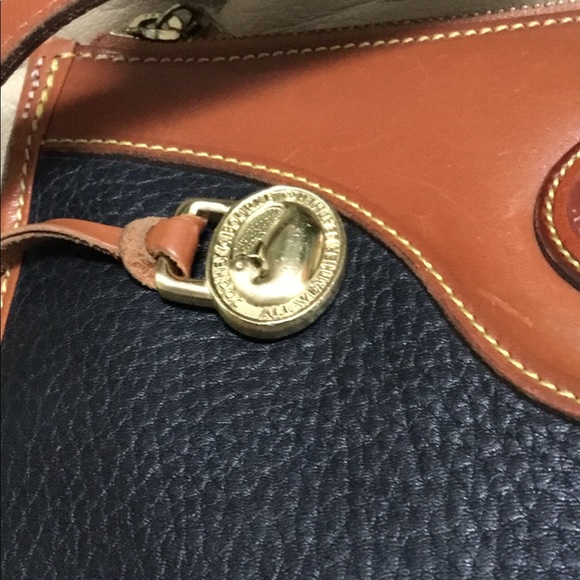 Dooney and Bourke bag   Excellant  condition - Picture 2 of 3
